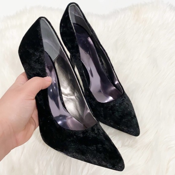 Brand New: Carlos Santana Pointed High Heels - Picture 2 of 5